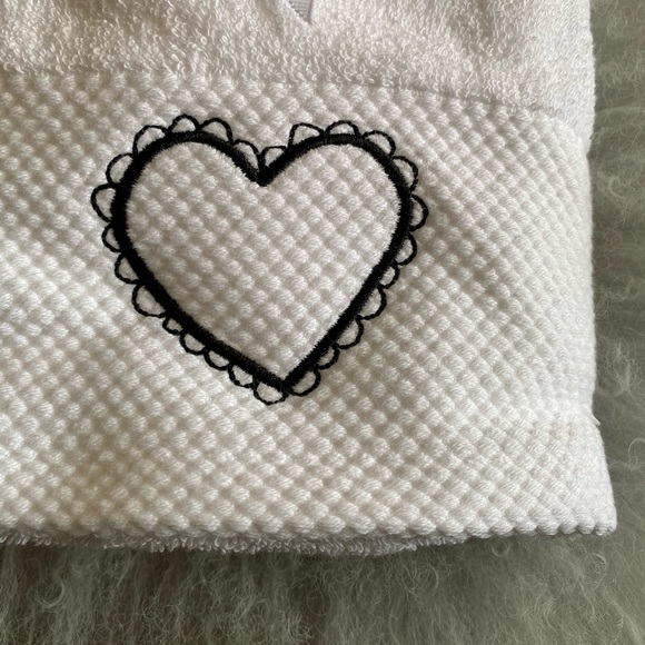 Rae Dunn Hand Towels - Picture 5 of 5